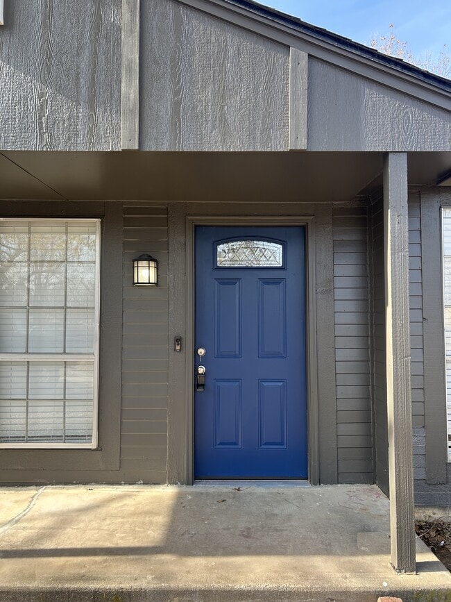 Foto del edificio - 605 Silver Medal Dr