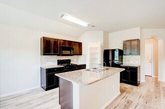 Building Photo - 713 Luna Vista Dr