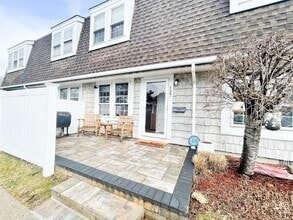 Building Photo - 127 Whalers Cove Dr