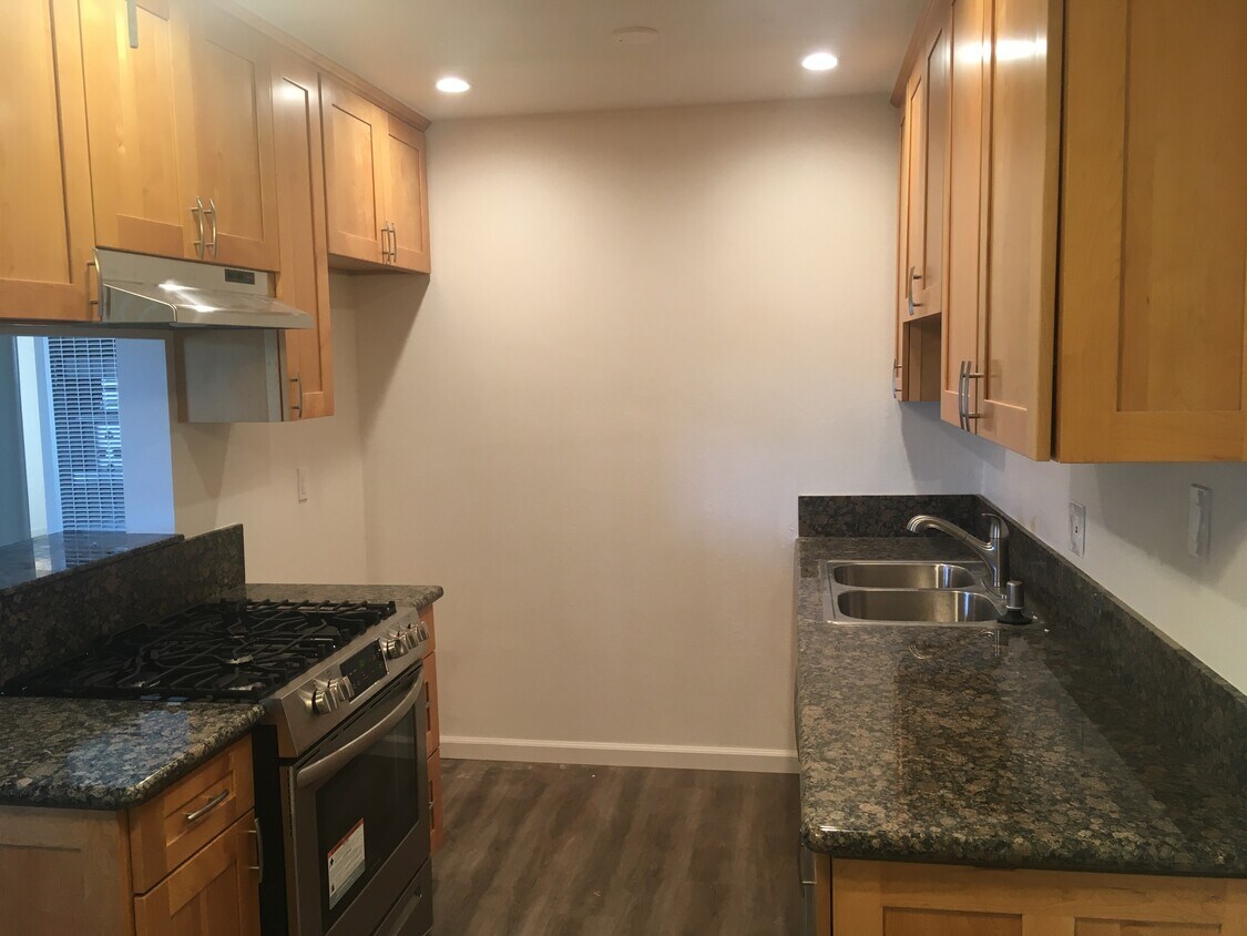 Kitchen - 1725 W Malvern Ave
