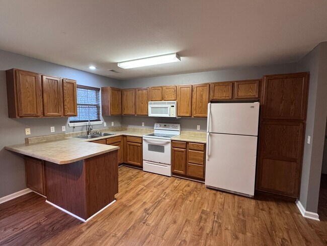 Building Photo - 3 Bedroom Home Close to FLW!