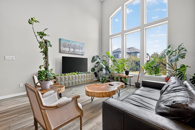 Foto del edificio - 3811 Lake Falls Dr