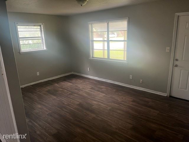 Foto del edificio - 3 br, 1.5 bath House - 135 Texas Avenue