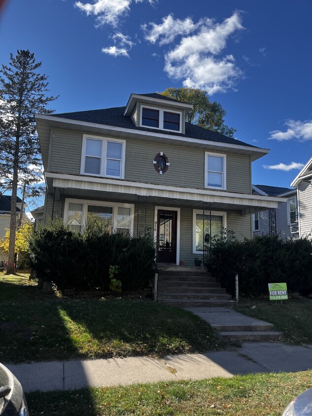 Primary Photo - Cozy 4 Bed 1 Bath near UWEC!