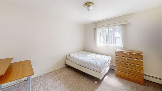 Building Photo - 839 Tappan-839-5