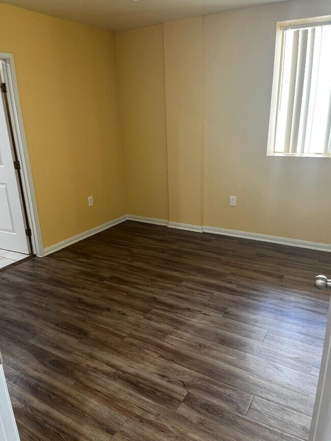 Foto del edificio - 14537 Archwood St