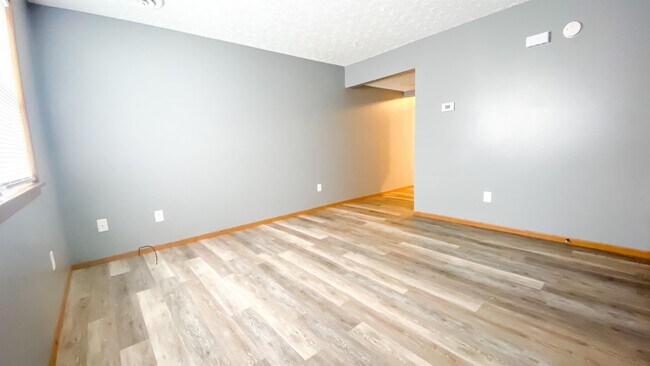 Building Photo - 303 Country Villa Ln