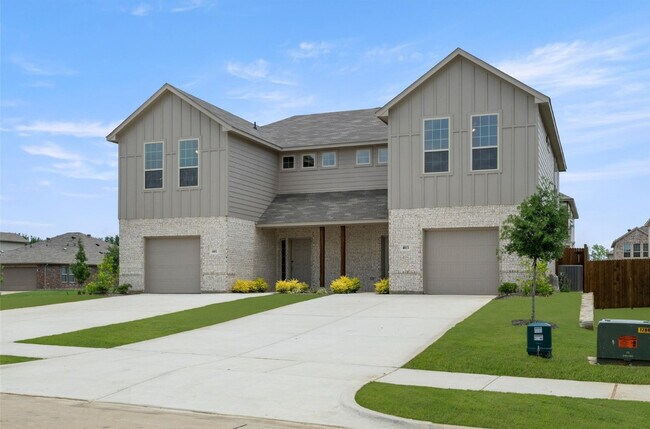 Building Photo - 403 Saddle Ln