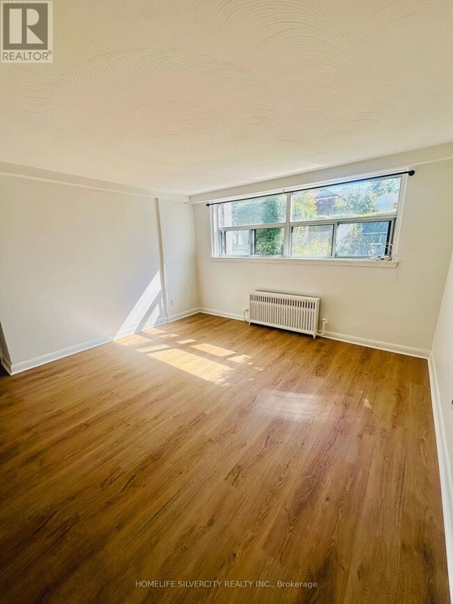 Photo du bâtiment - 430 Ridelle Ave