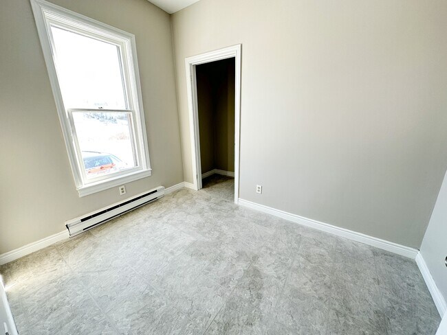 Photo du bâtiment - 8 Cedar St