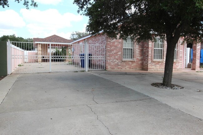 Building Photo - 1506 Pintail St