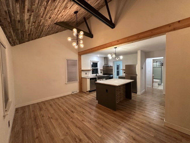 Foto del edificio - 21304 St Francis