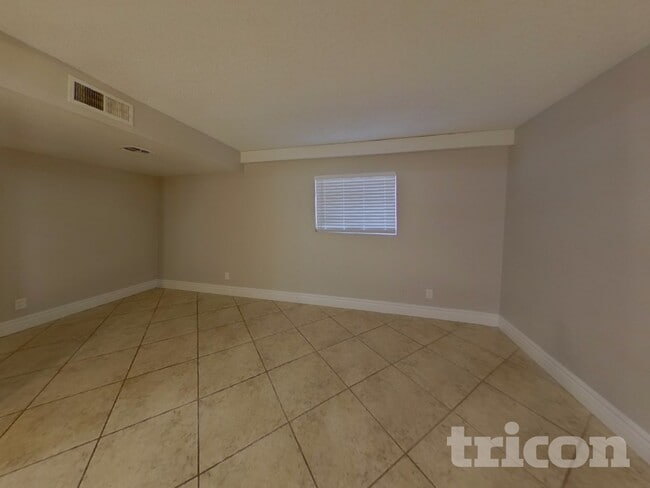 Foto del edificio - 9833 N 47th Dr