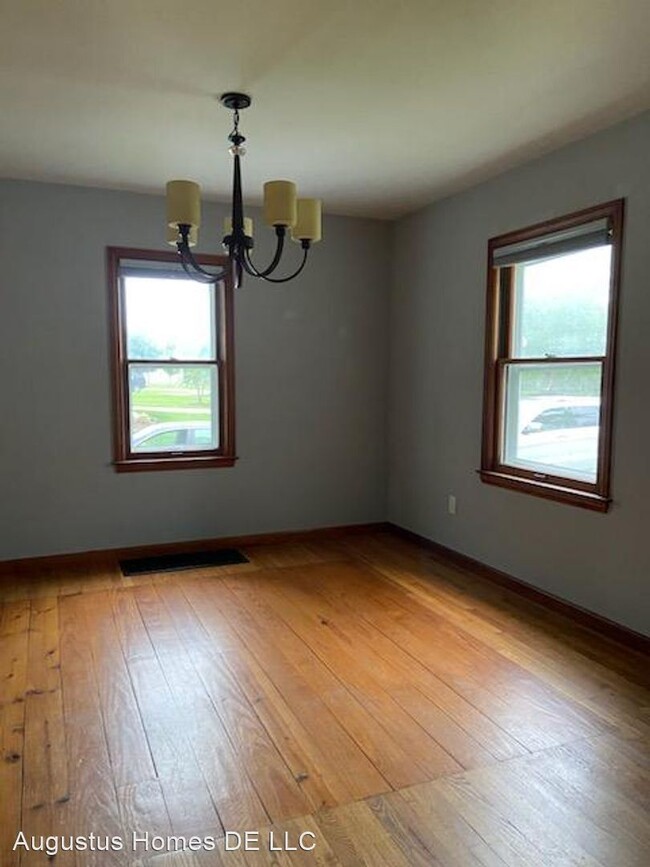 Building Photo - 2 br, 1 bath House - 349 Elm St