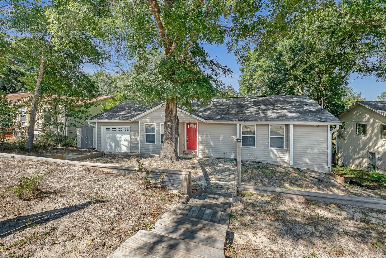 Primary Photo - Charming 2-Bedroom, 2-Bath Home in the Hea...