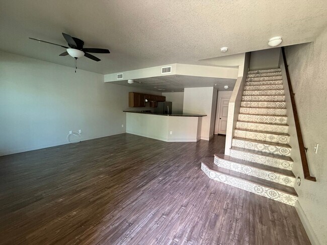 Building Photo - Luxury El Dorado Condo for Rent