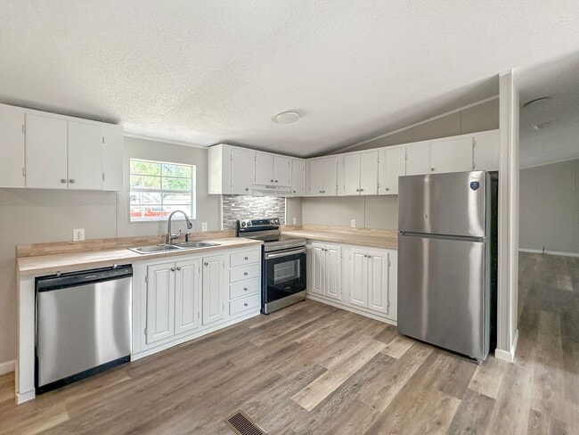 Building Photo - REMODELED 3BD 2BA HOME FOR RENT!