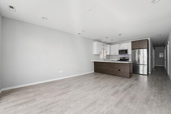 Building Photo - 2533 W Congress Pkwy