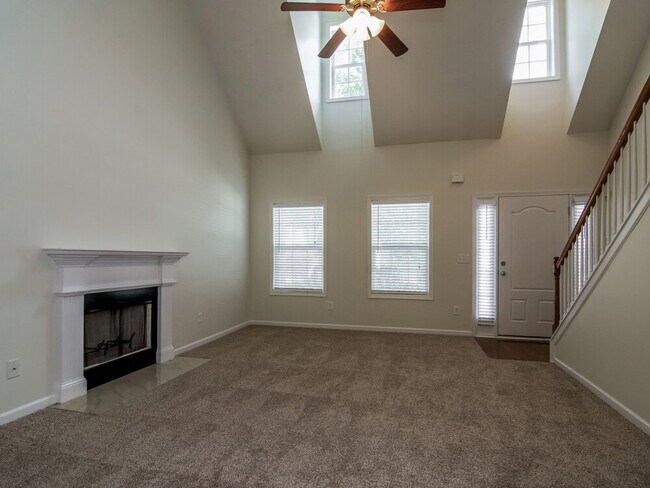 Foto del edificio - 6862 Grand Hickory Dr