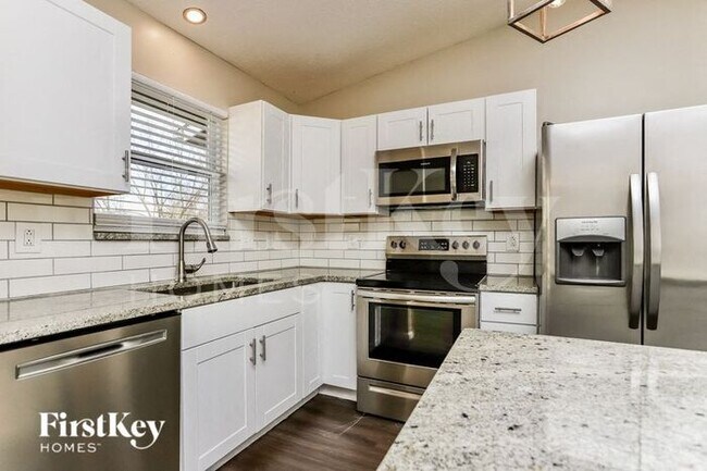 Foto del edificio - 2105 Barrington Ct S