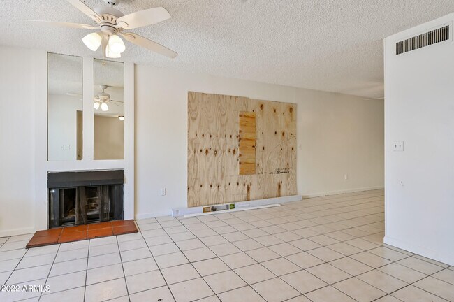 Foto del edificio - 3326 W Northern Ave