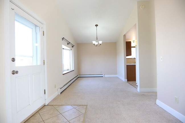 Building Photo - 3 bed, 1.5 bath house