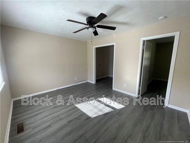 Building Photo - 4959 Fieldcrest Dr