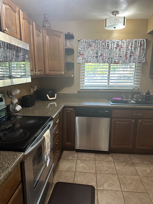 Kitchen - 600 Cranes Way