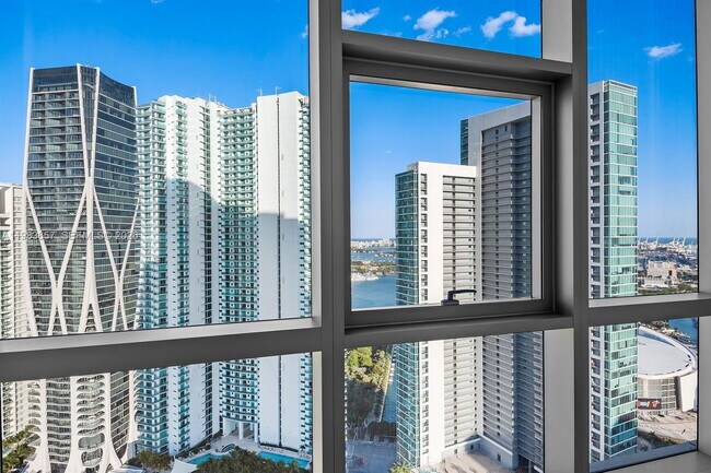 Foto del edificio - 851 NE 1st Ave