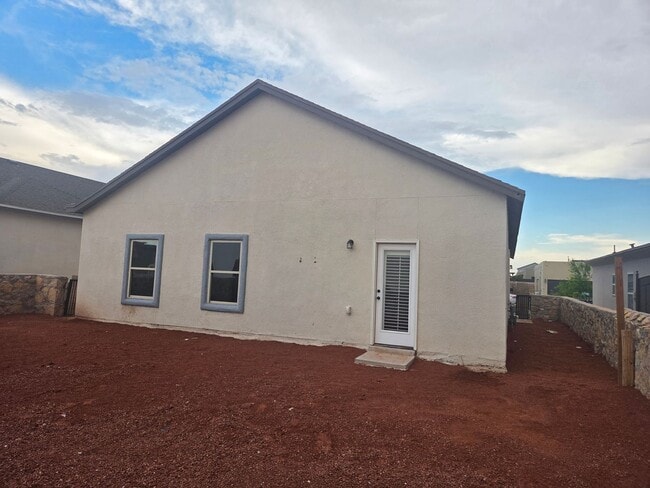 Building Photo - 14853 Tierra Crystal Ave