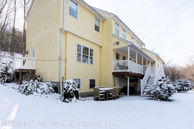 Building Photo - 4 br, 3.5 bath House - 8 Horseshoe Hill Road