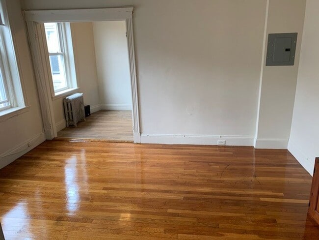 Building Photo - 9/1 No Fee! Spacious, modern 1BR in Fenway elevator building