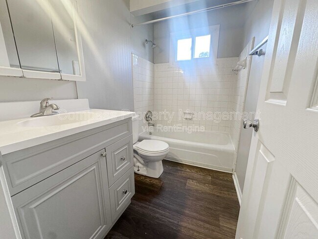 Foto del edificio - 5886 Christie Ave SE
