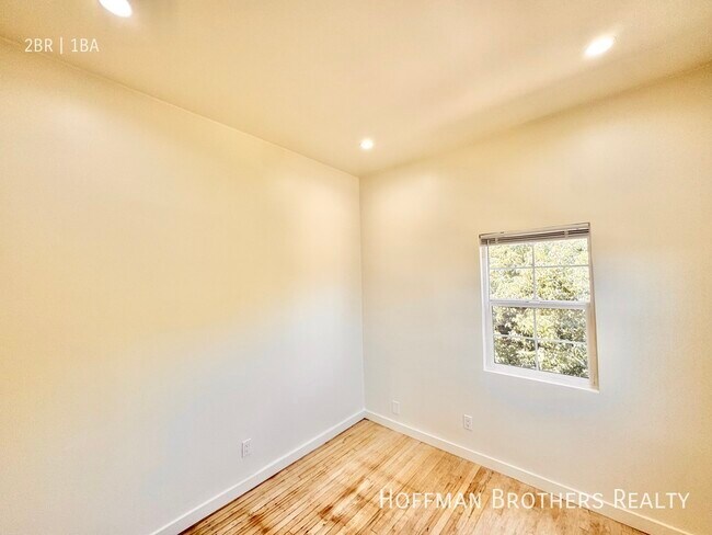 Building Photo - 515-518 3/4 N Mariposa Ave-515 1/2