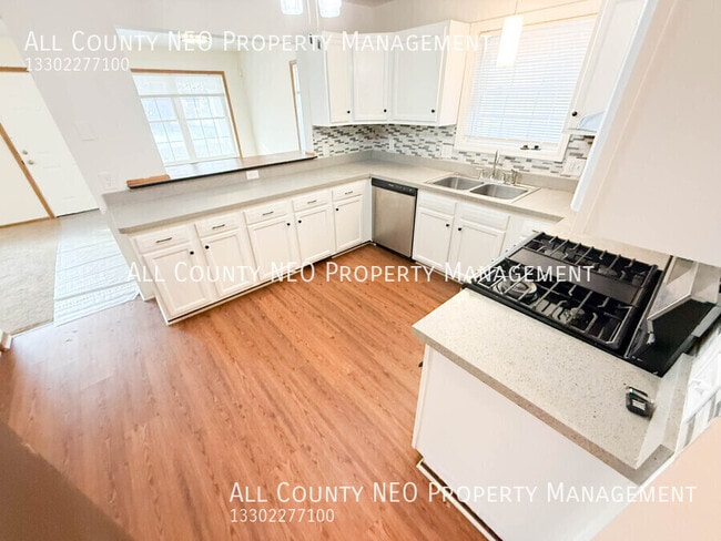 Building Photo - 2637 E 110th St