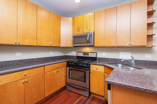 Building Photo - 1716 W Farwell Ave