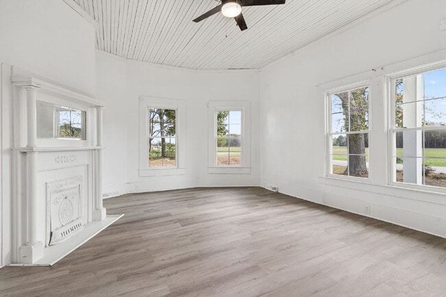 Building Photo - 409 Meadow Rd