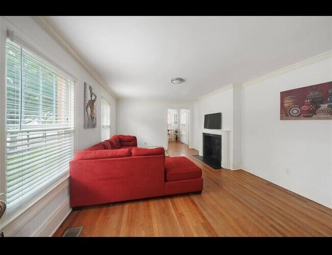 Building Photo - 2302 Blodgett St