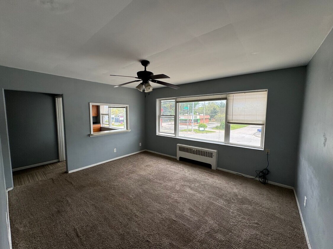 101 W Willow Dr Unit 5, Roseland, IN 46637 Room for Rent in Roseland, IN