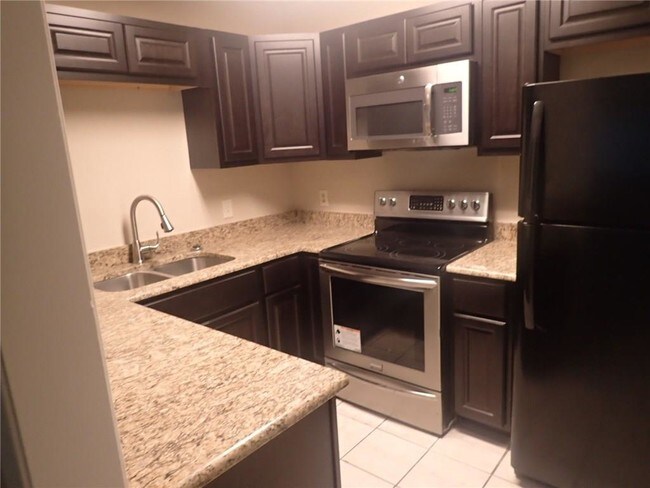 Foto del edificio - 2036 Oakwood Ct