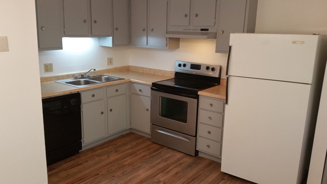 Kitchen includes dishwasher - 313 Laporte Ct