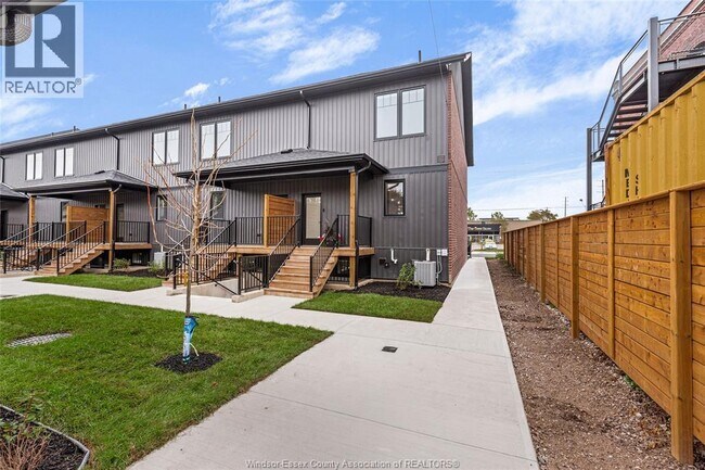 Photo du bâtiment - 1023 Walker Rd