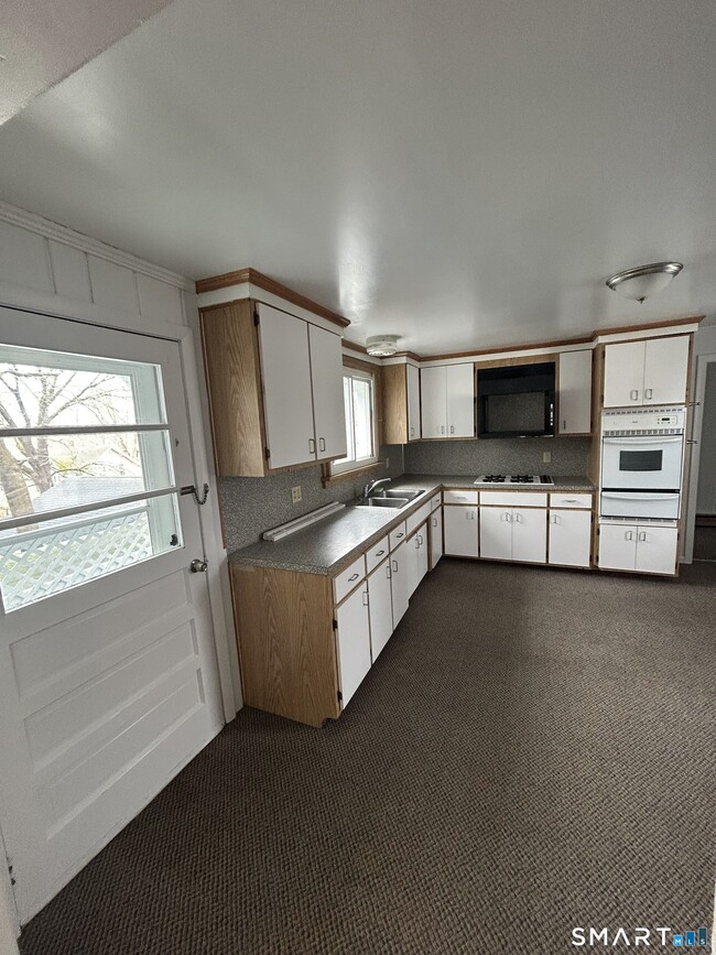 Building Photo - 73 Peck St