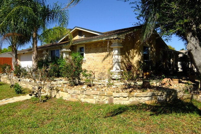Building Photo - 10526 Sundown Dr