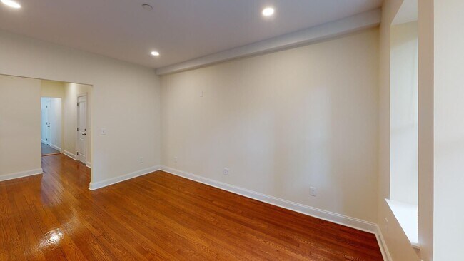 Foto del edificio - 9/1 No Fee! Renovated, spacious 2BR w/balcony near B/C/D trains