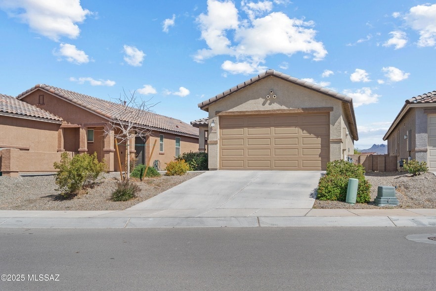 Primary Photo - 12366 N Cervelli Ave