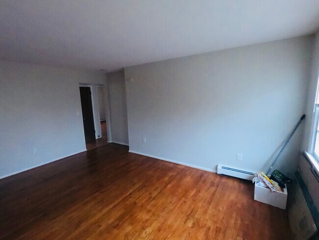 Building Photo - 14 Oak Ridge Dr