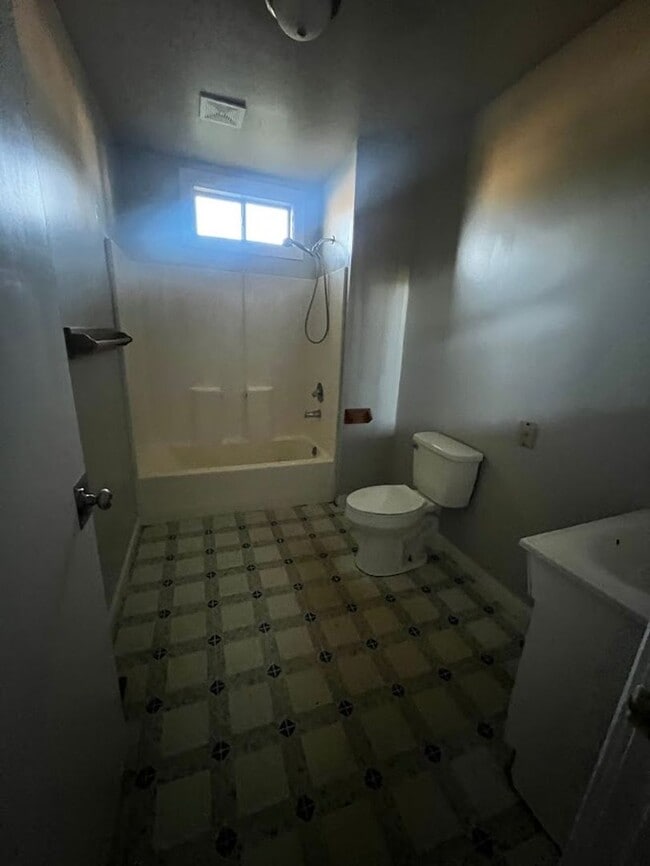 Building Photo - Dishwasher Included