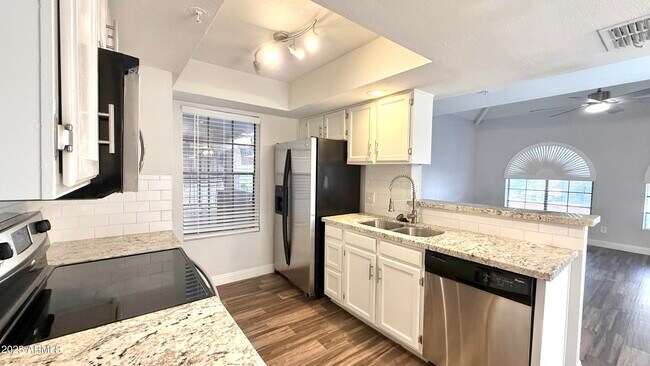 Foto del edificio - 1211 N Miller Rd