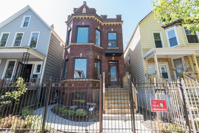 Primary Photo - 3651 W Palmer St